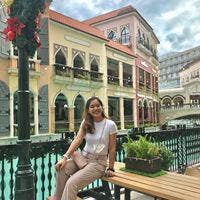 I am a female aged 27 looking for a single or... Main Photo