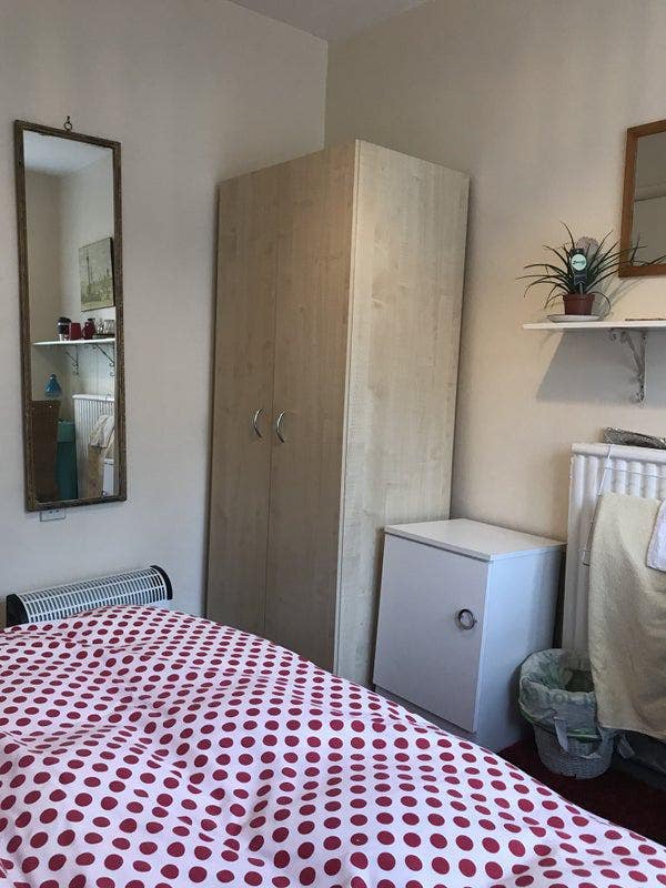  quiet room with door to garden shower  room    Main Photo