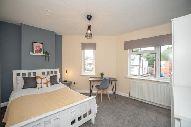 Luxury Double Bedroom in a Professional Houseshare Main Photo