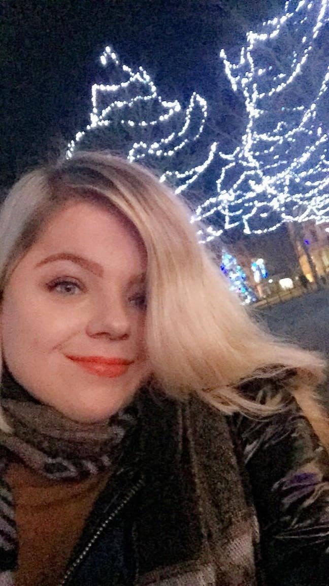 Single female looking for flat share/buddy up Main Photo