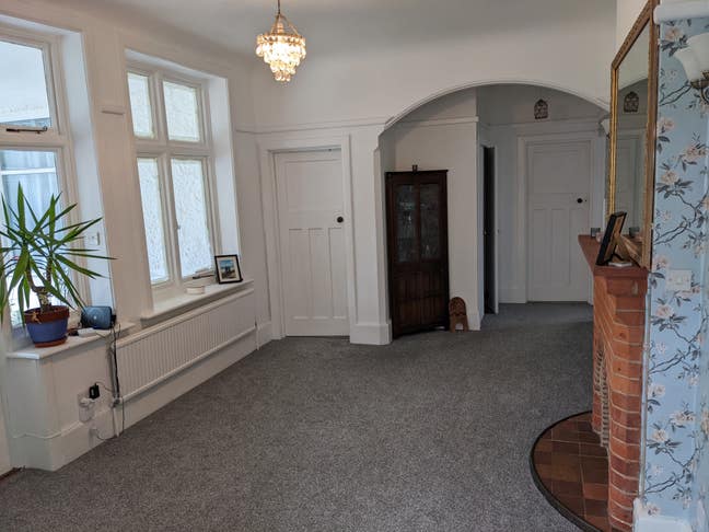 Spacious Double Bedroom close to the beach Main Photo