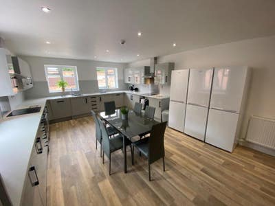 Ensuite Rooms Available @ 5 City Road Main Photo