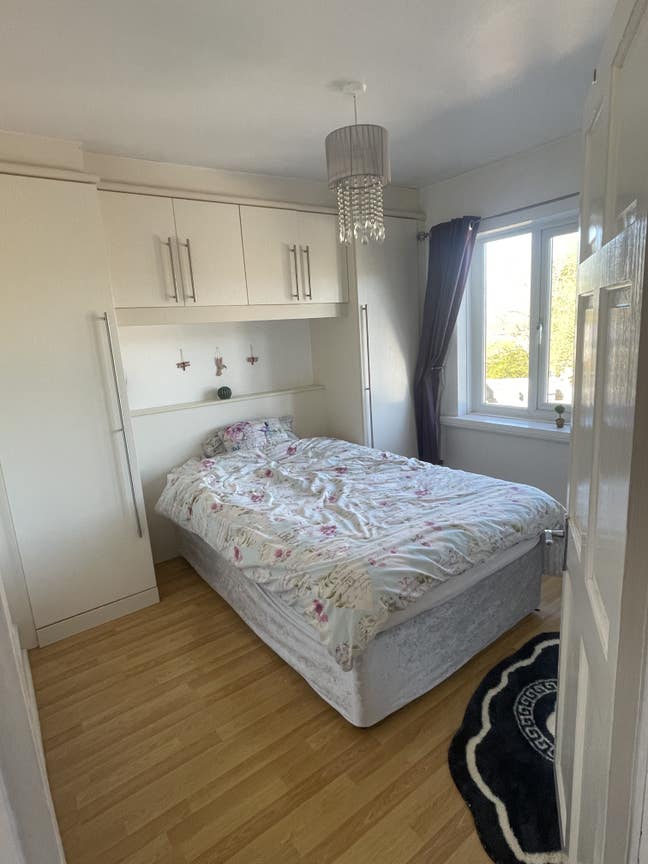 Available  Nov 2025 Clean Tidy Peaceful Room  Main Photo