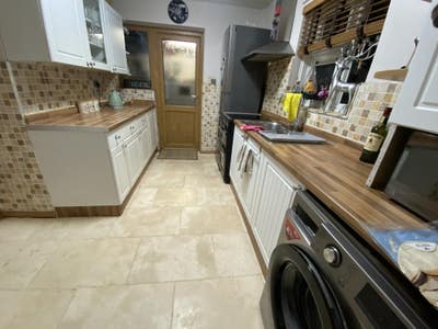 Double room, close to QA Hospital (bills inc) Main Photo