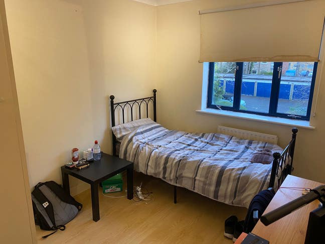 Room available in quiet residential area Main Photo