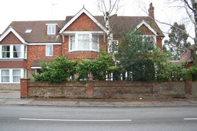 Large double bedroom in Edwardian conversion Main Photo