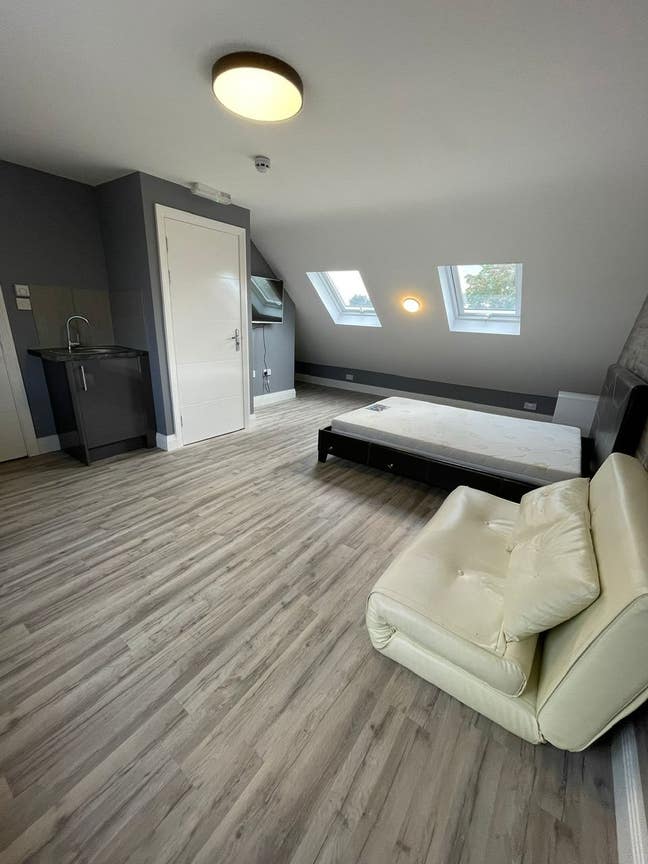 Brand New Large Ensuite Room for Rent in Hounslow  Main Photo