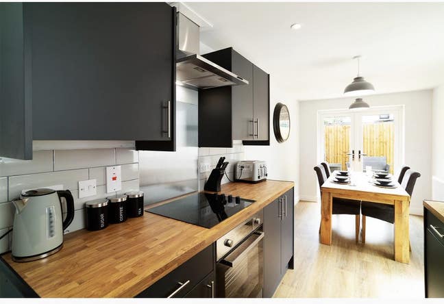  CF24/  Bills  inc/  Cleaning  services Main Photo