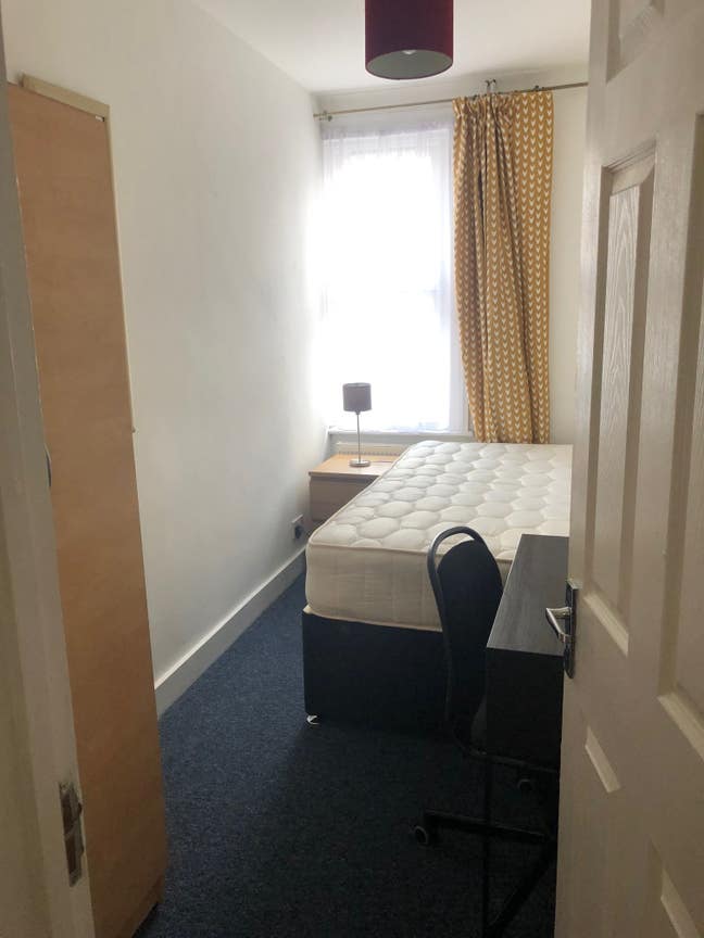Students - Double Room in Town Centre Main Photo