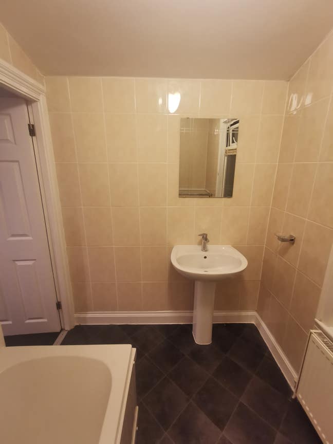 En-suite double bedroom  Main Photo