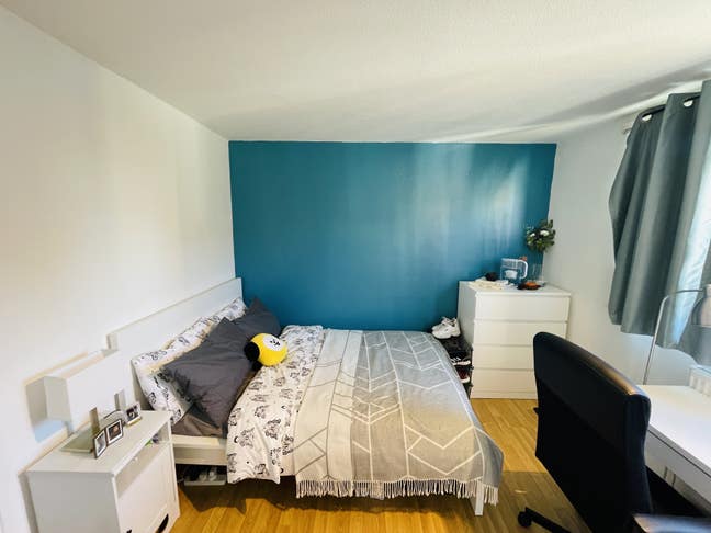 Large Luxury Double Room Just Outside Station Main Photo
