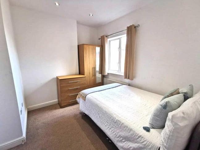 Double En-Suite Room All Bills Included! Main Photo