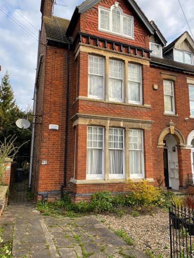 1 Bed Flat  Main Photo