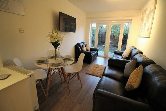 🛏 Cosy Double Room • No Deposit Option (48Hr) Main Photo