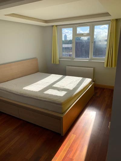 Very spacious king-size room with en-suite in W13 Main Photo
