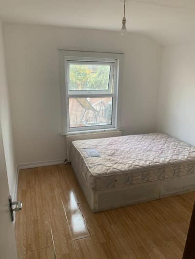 5 minutes walk from Walthamstow Central  Main Photo