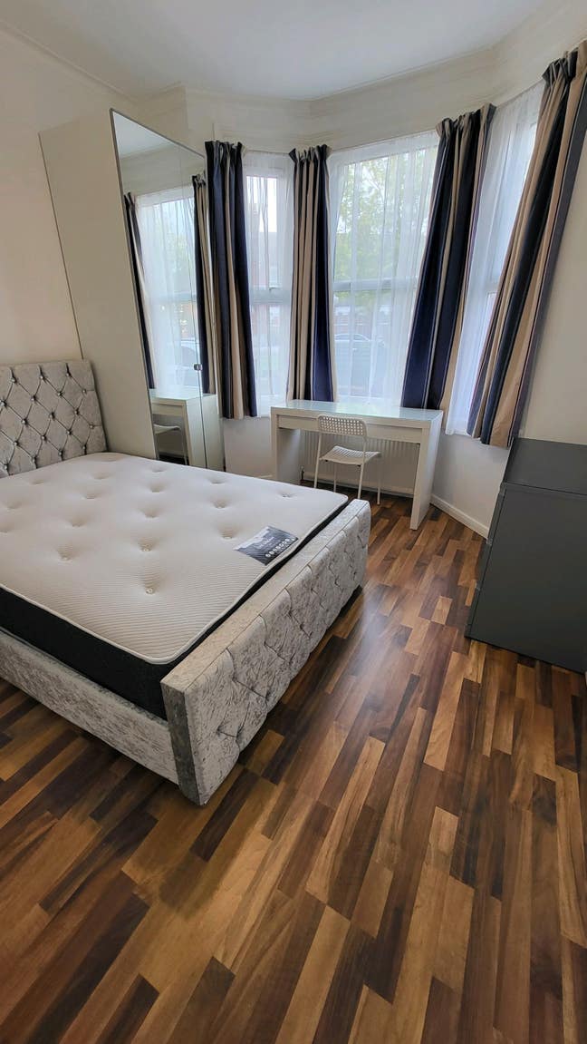 Double Room - Turnpike Lane
2 minutes walk to tube Main Photo