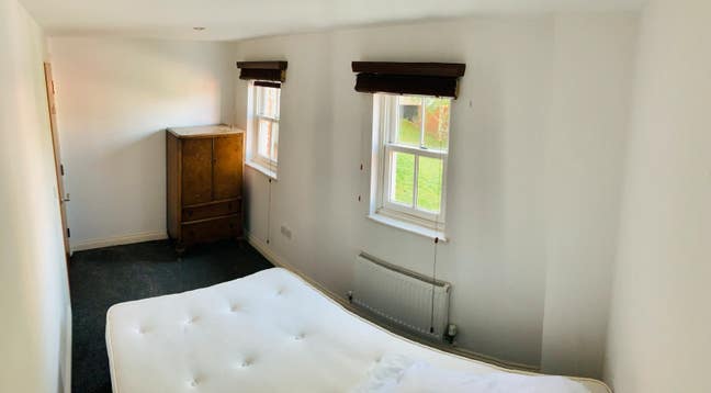 Spacious flat with en suite near town centre Main Photo