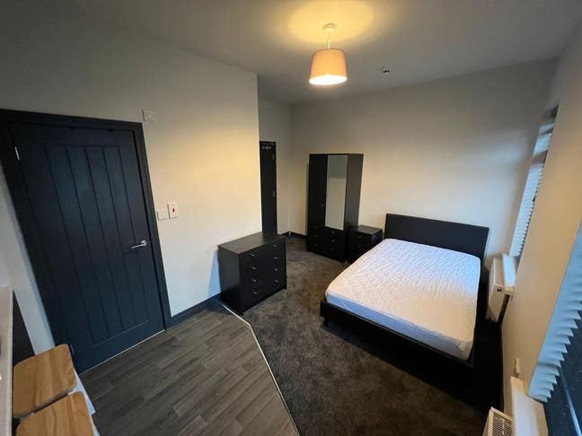 Ensuite Rooms from £440pcm/£110pw inc All Bills    Main Photo