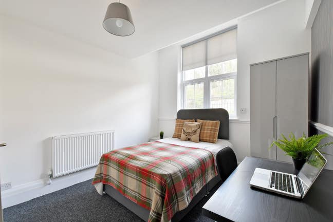 Modern Room - Central Sheffield Main Photo