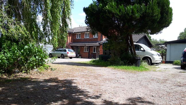 Good Annex Rm+Ensuite Rural NW Woking Parking Main Photo