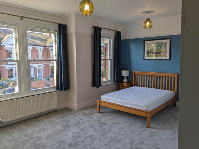 Big double bedroom with ensuite in stunning house Main Photo