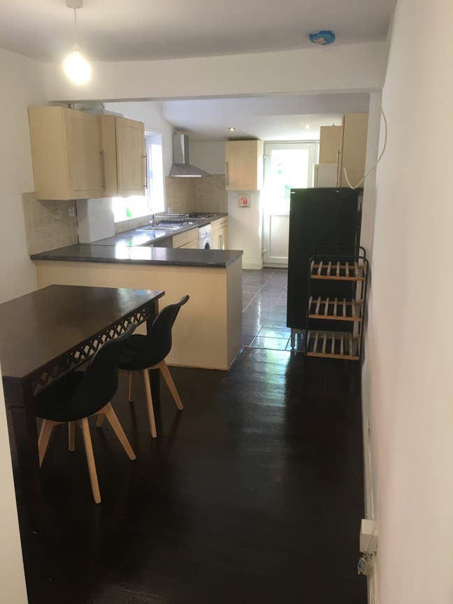 Excellent clean furnished double room to rent Main Photo
