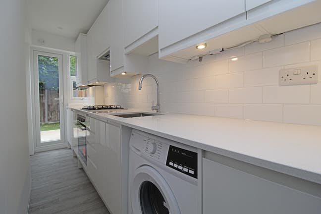 2 Bedroom Ground Floor Maisonette to Rent Main Photo