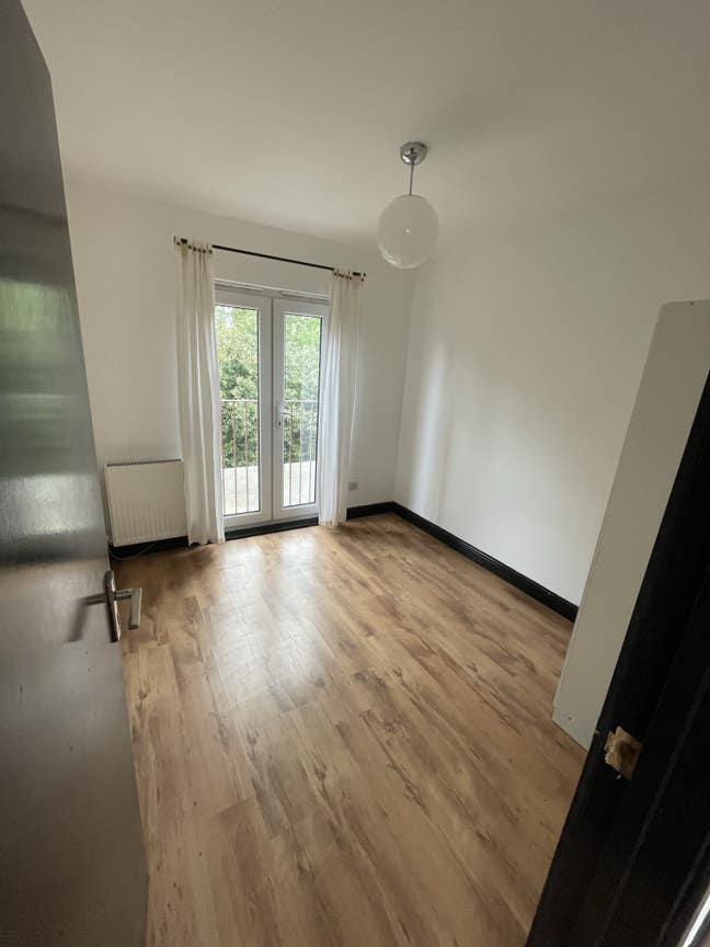 Bright and Airy 2 Bed Flat Main Photo