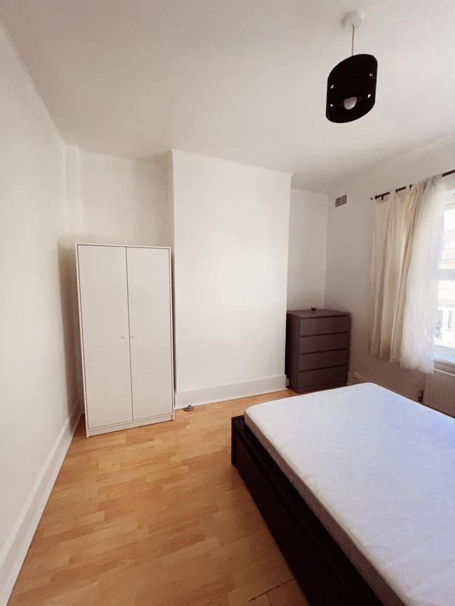 Double Bed room available for Rent in New Malden Main Photo