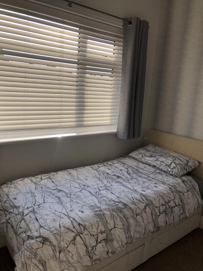 Single Room for Rent Main Photo