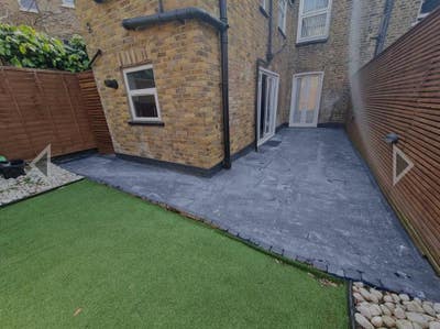 Double room in shared garden flat Main Photo