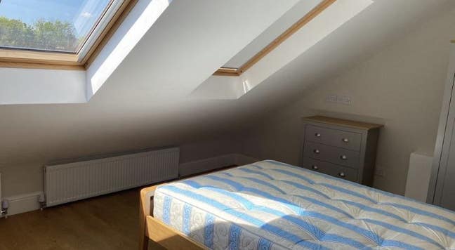 28th September /  Bright large double room / Main Photo