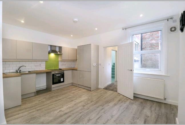 Brand New Two Bedroom Flat To Rent £895pcm. Main Photo