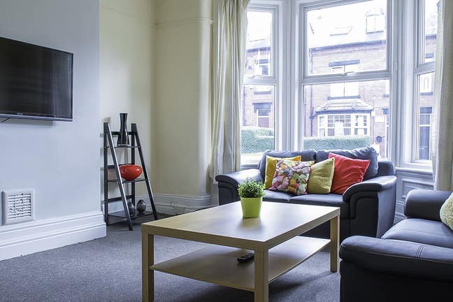 7-bed Professional houseshare -9 Headingley Avenue Main Photo