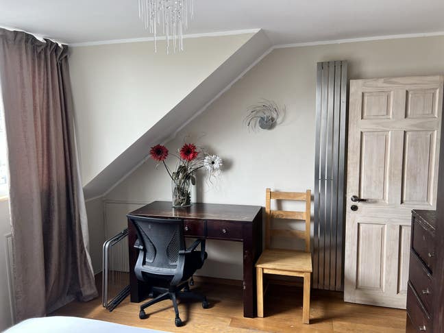 Large double room for one person, 1min from tube Main Photo