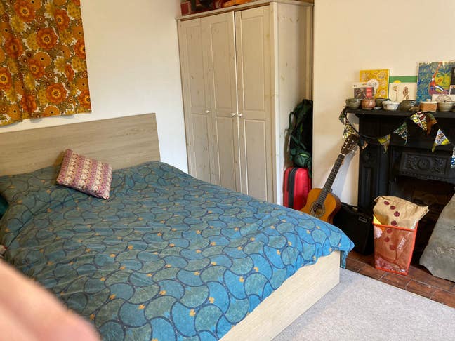 Double room in a friendly houseshare Main Photo