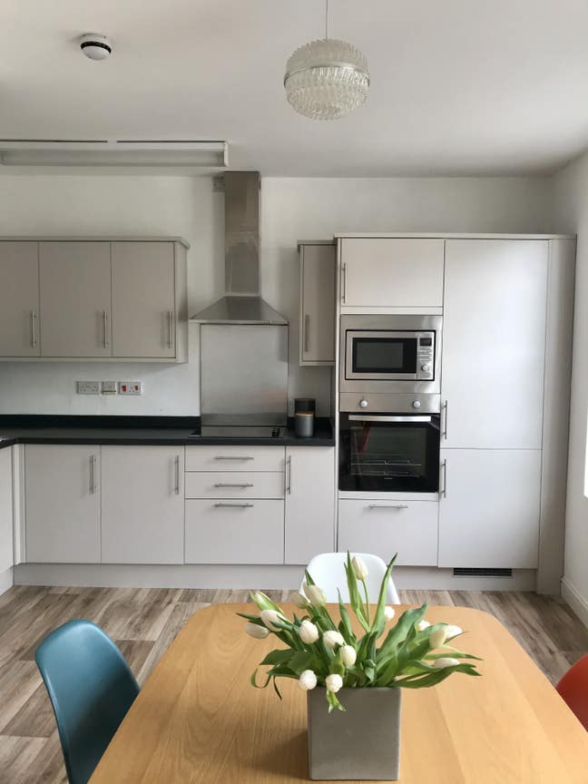 2 bed apartment on Totnes High Street Main Photo