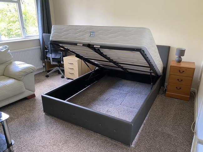 Large Double Room to rent in Burgess Hill Main Photo