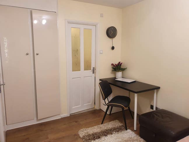En suite to rent in Slough Main Photo