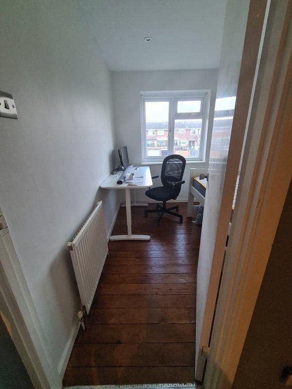 Single room available in professional house Main Photo