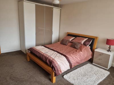 Large double room for one person nr all amenities Main Photo