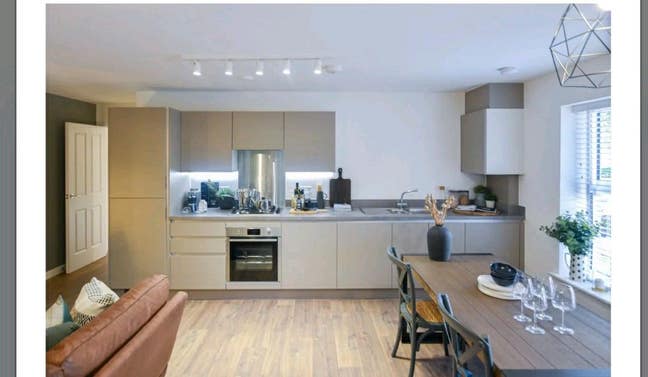 Spacious Double Room in Modern Apartment  Main Photo