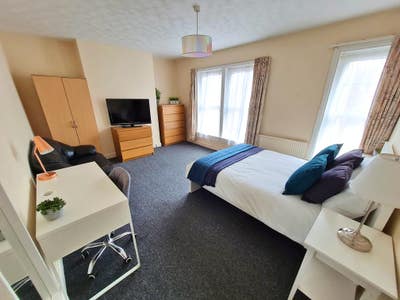 Large Double Room Southampton Centre - SO15 Main Photo