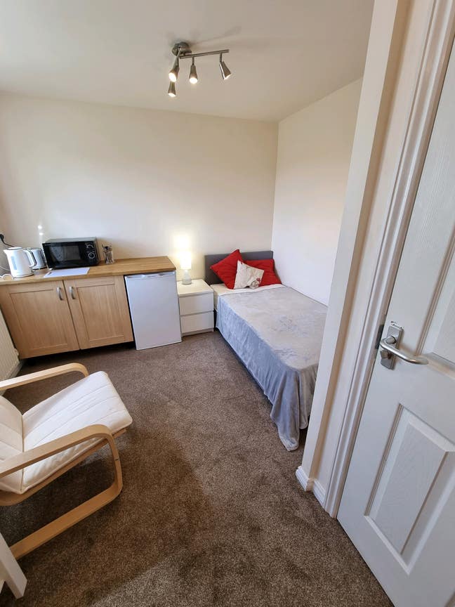 En-suite room  Gl51 £590 pm bills paid no deposit Main Photo