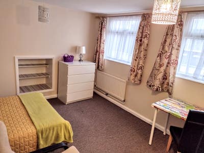 Clean, Safe,Single Room Millfield Metro ! Main Photo