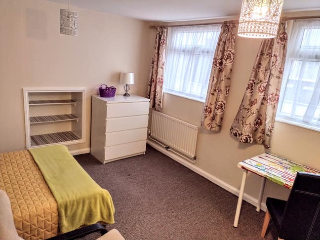Clean, Safe,Single Room Millfield Metro ! Main Photo