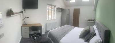 Large ensuite rooms - parking available  Main Photo