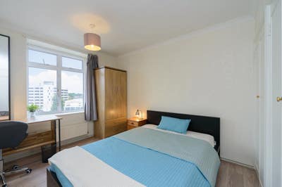 Large doulbe room-Bills Included-Brentford TW8 Main Photo