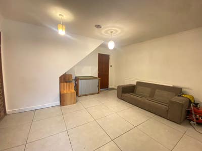 **01 Bed Flat** Hayes** Rostrevor Gardens** UB3 Main Photo